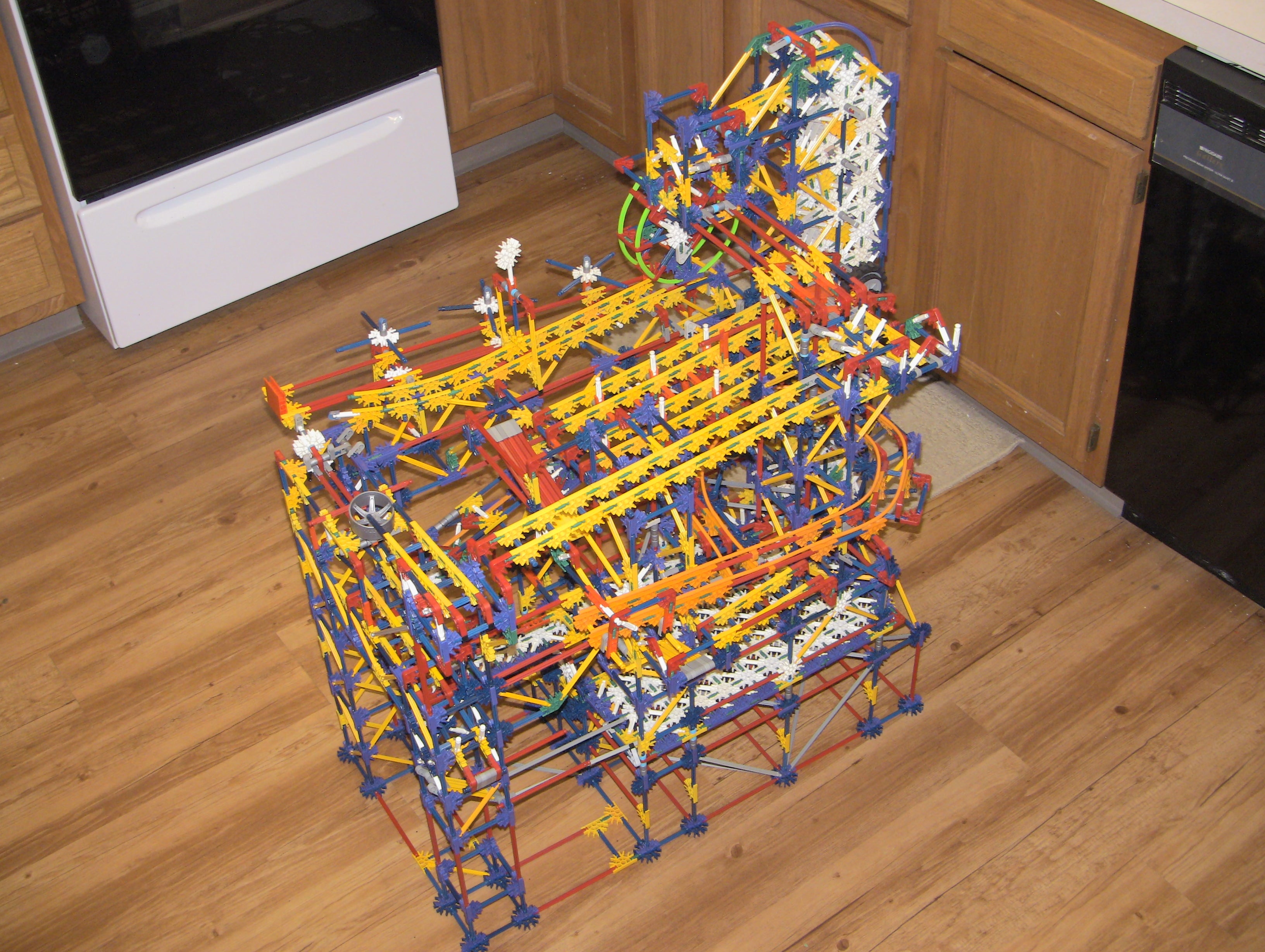 K'nex Supernova Ball Factory Machine 4,700 Pieces COMPLETE SET W/ Batt ...